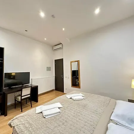 Riverside Palace Apartment *