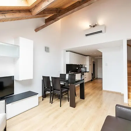 Apartment Riverside Palace Prague